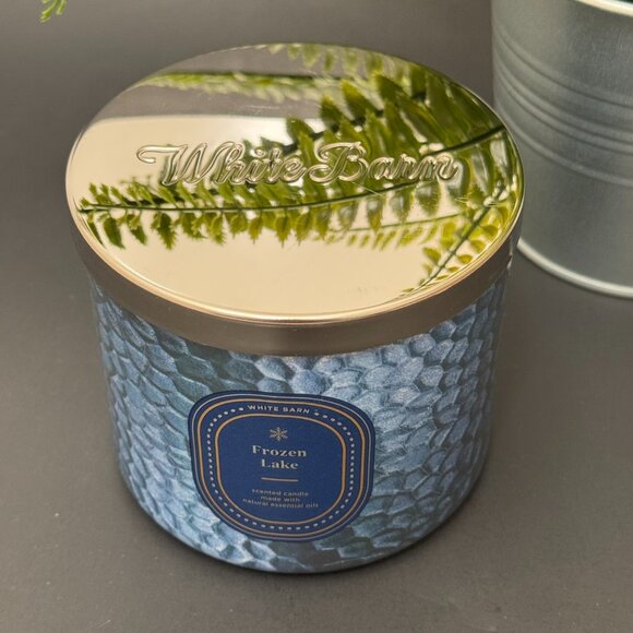 BBW Frozen Lake White Barn Bath & Body Works 3 Wick Candle - Picture 4 of 10